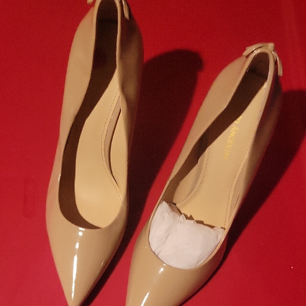 Nude Enzo Angiolini Cream Patent Leather Heels stiletto Pumps size 11